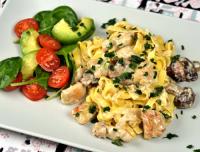 Färsk pasta med kyckling och svamp